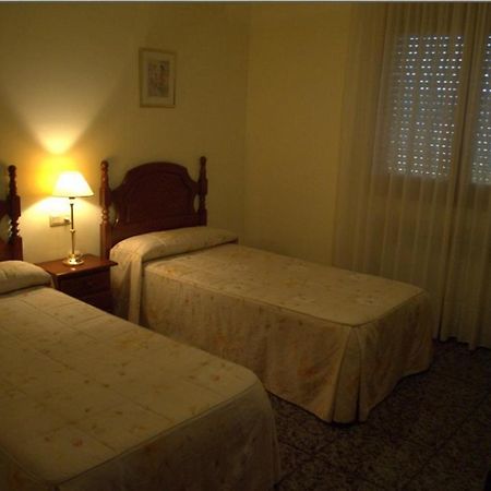 Hostal El Violi Cardona Bagian luar foto