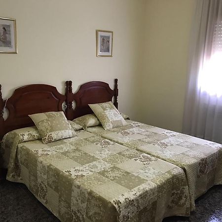 Hostal El Violi Cardona Bagian luar foto