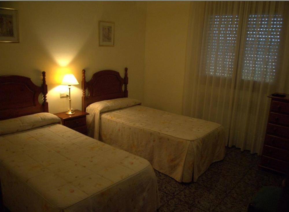 Hostal El Violi Cardona Bagian luar foto