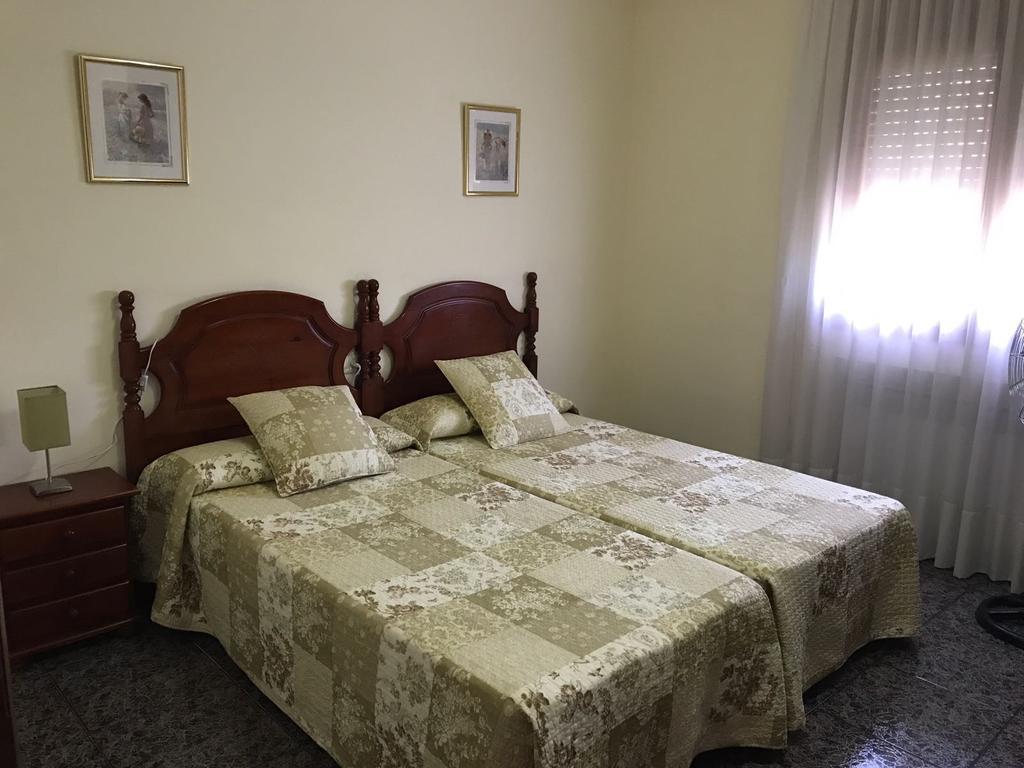 Hostal El Violi Cardona Bagian luar foto