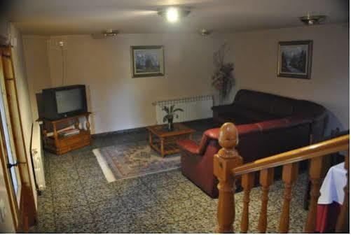 Hostal El Violi Cardona Bagian luar foto