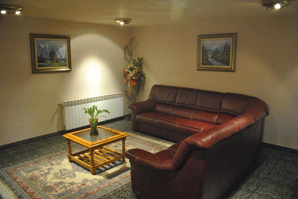 Hostal El Violi Cardona Bagian luar foto